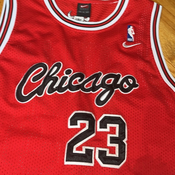 Nike Retro Jordan Bulls Jersey - Picture 3 of 5
